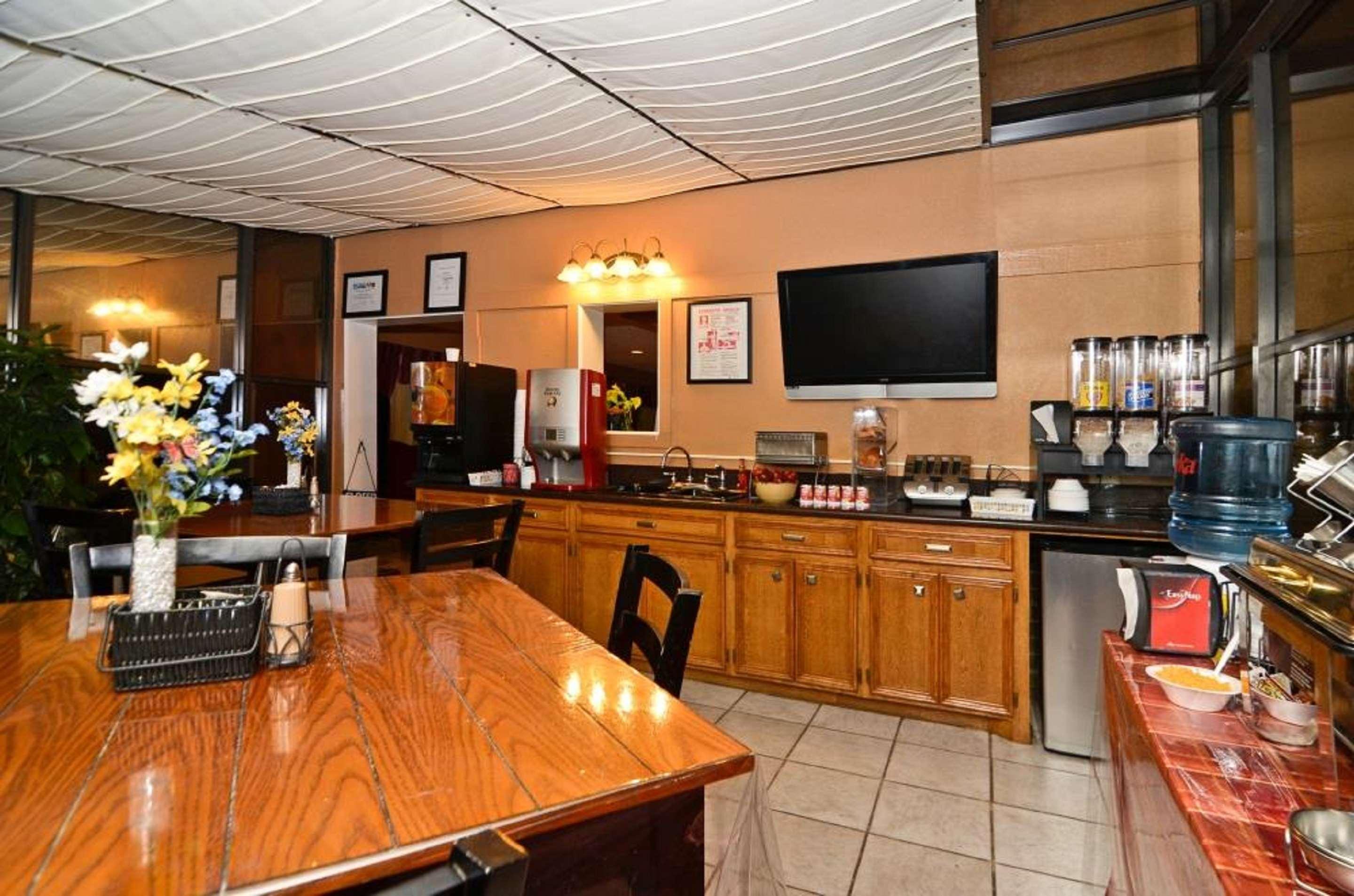 Surestay Hotel By Best Western Zapata Restaurant photo