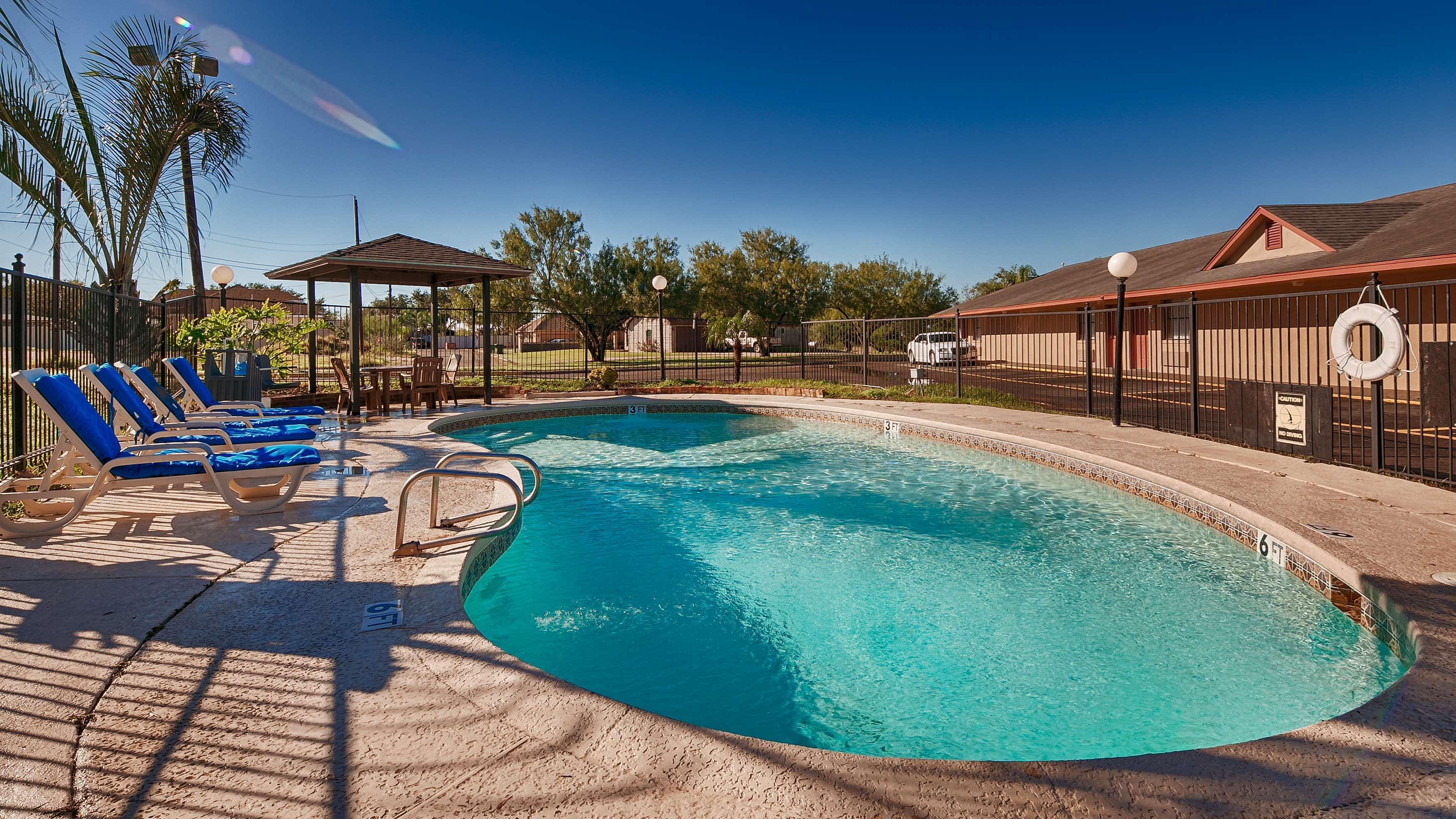 Surestay Hotel By Best Western Zapata Facilities photo